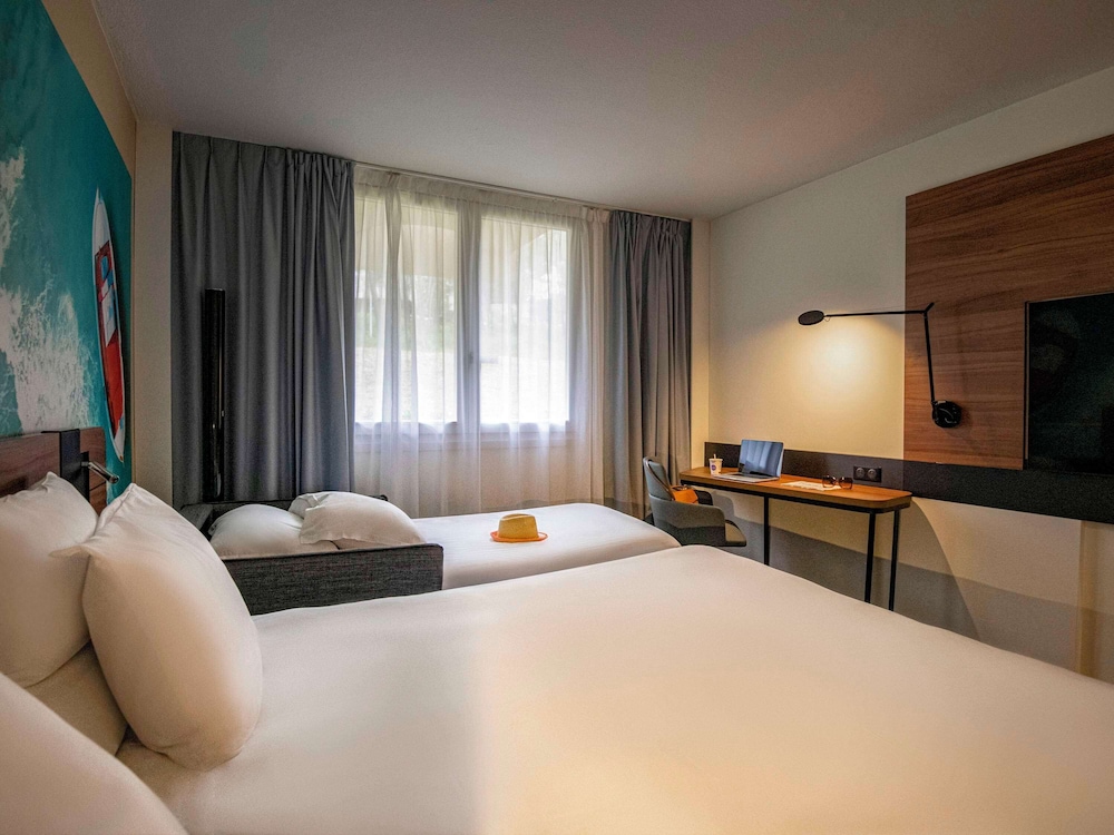 Classic Room, Multiple Beds - Photo 6