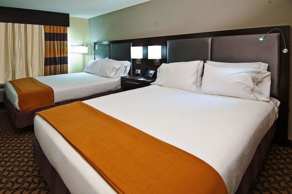 Room, 2 Queen Beds, Accessible, Non Smoking (Hearing) - Photo 1