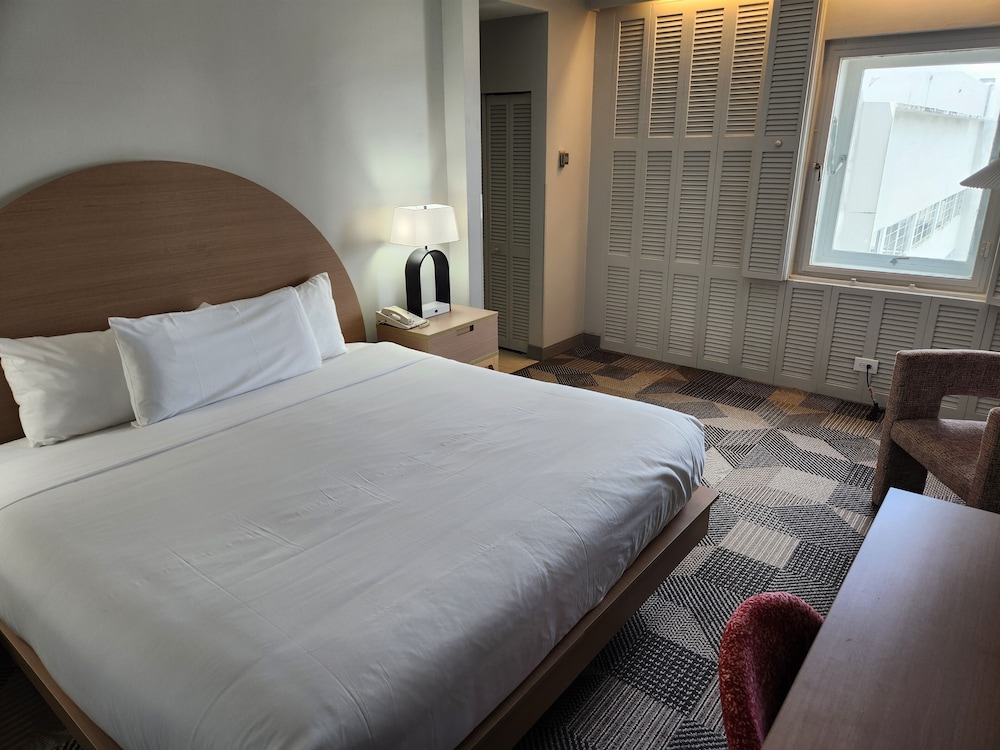 Standard Room, 1 King Bed - Photo 3