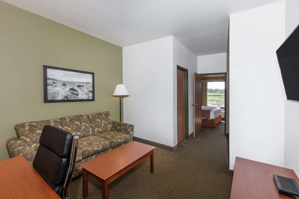 Junior Suite, 1 Bedroom, Non Smoking (1 King Bed) - Photo 1