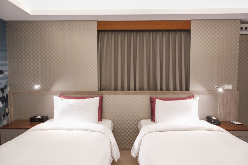 Standard Twin Room - Photo 9