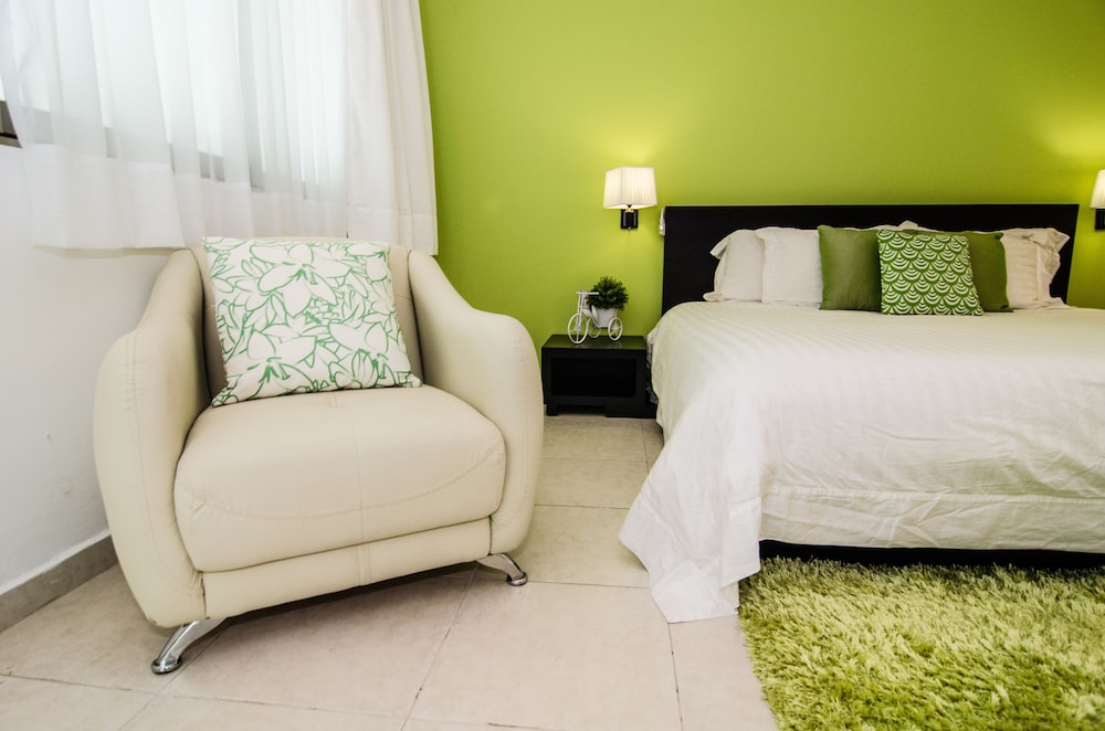 Standard Room, 1 King Bed photo 3
