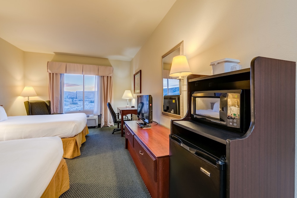 Standard Room, 2 Queen Beds - Photo 5