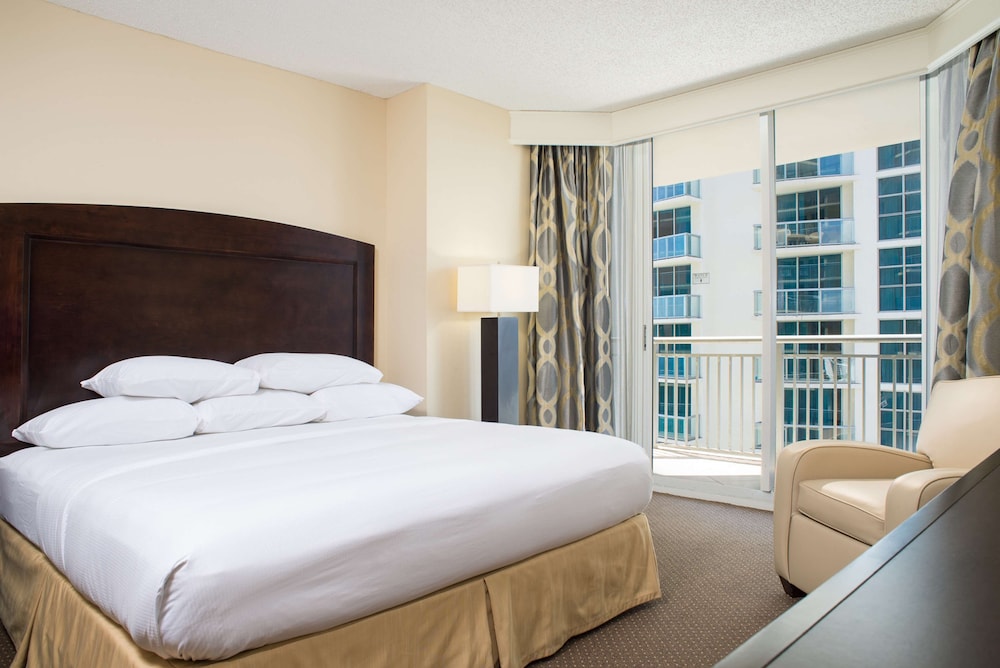 Suite, 1 King Bed, Non Smoking, Partial Ocean View - Photo 2
