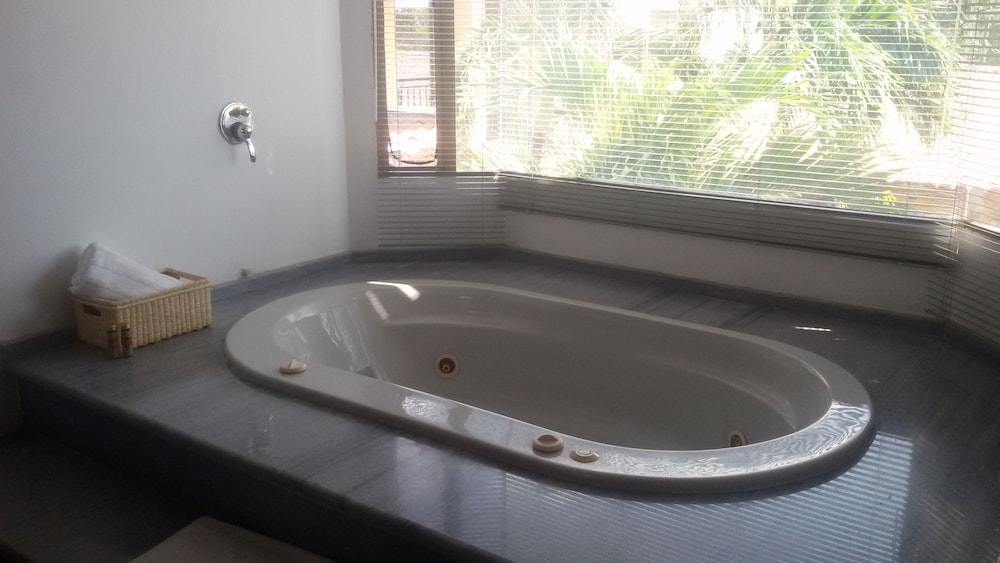 Exclusive Suite, 1 King Bed, Beach View, Beachfront photo 3