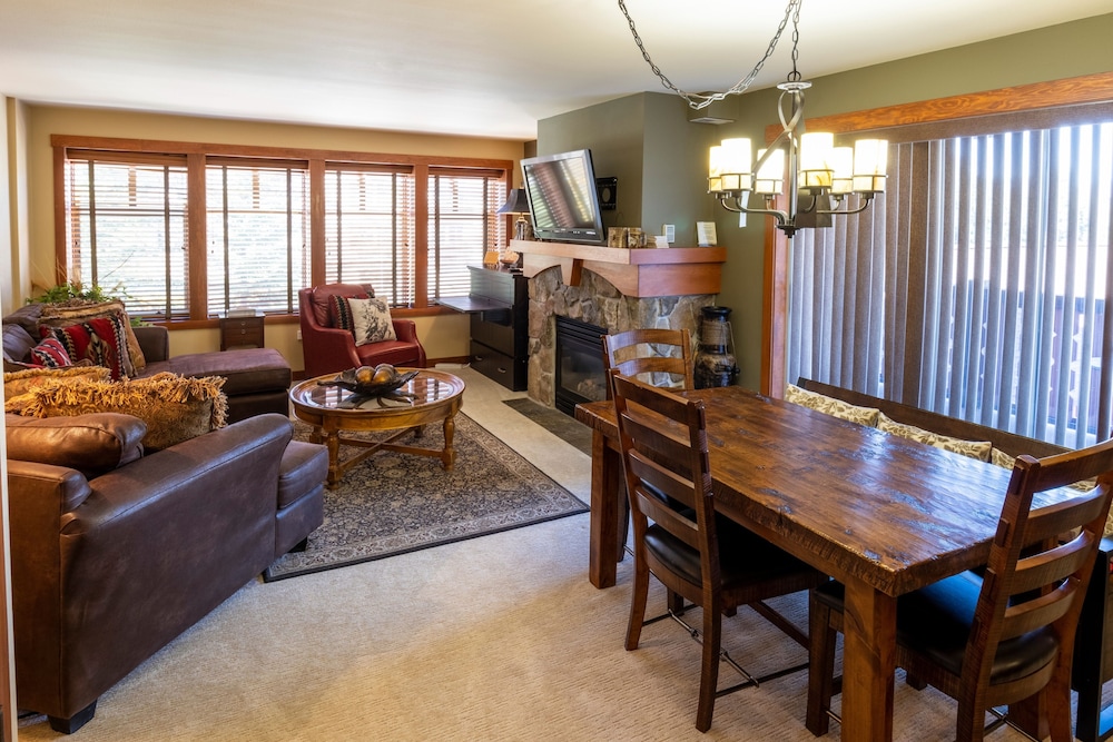 Condo, 2 Bedrooms