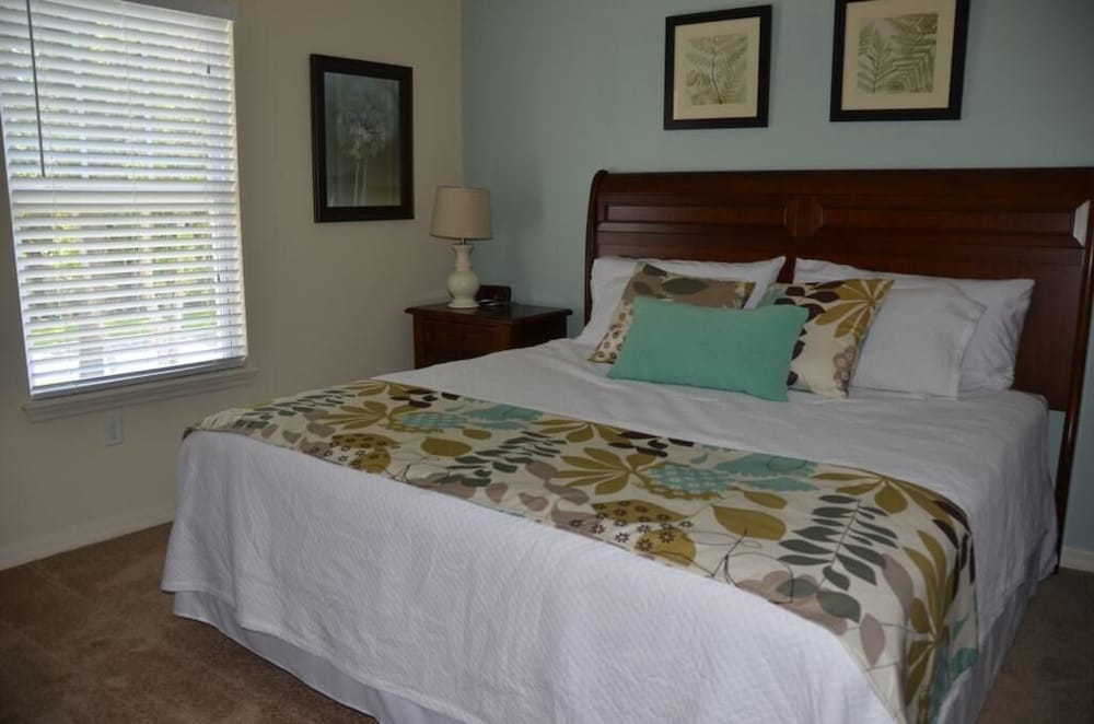 Apartment, Multiple Beds (Lucaya 4 Bedrooms 3 Baths Townhome!)