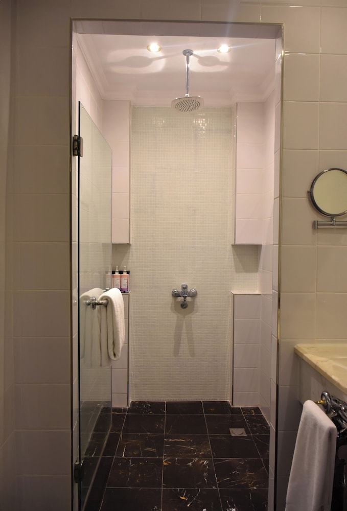 Deluxe Room - Photo 5