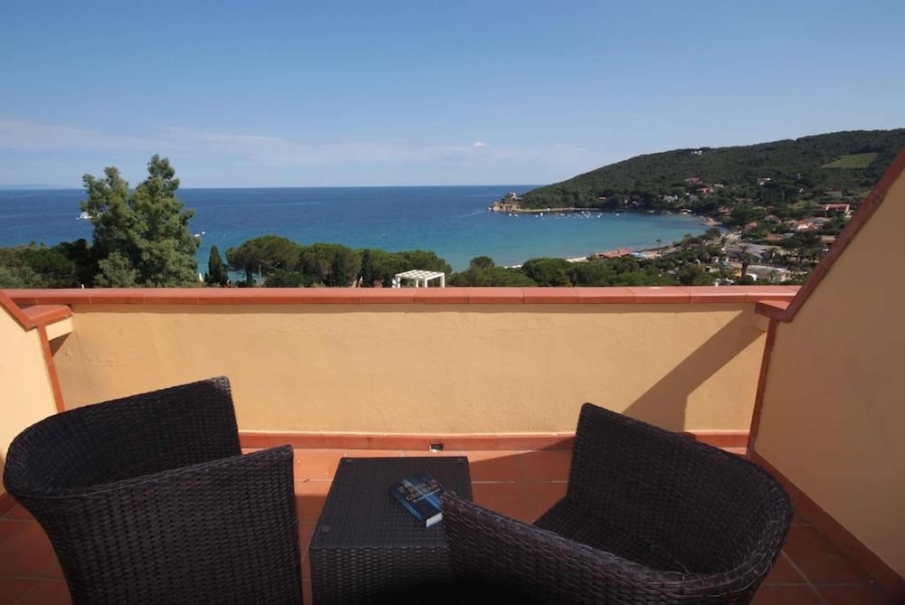 Double or Twin Room, Sea View - Photo 4