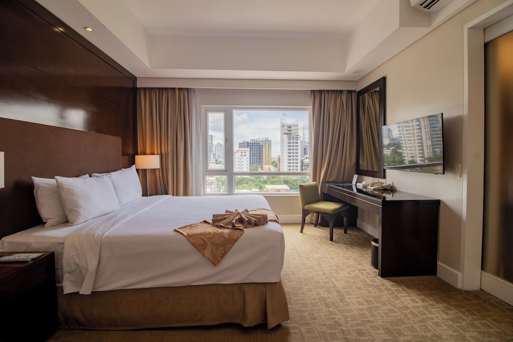 Executive Suite - Photo 13