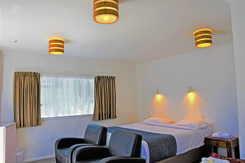 Room, Multiple Beds, Non Smoking - Photo 8