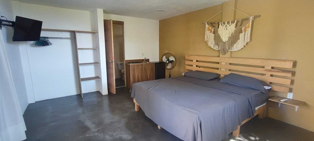 Basic Double Room, 1 Bedroom, Refrigerator, Pool View photo 3