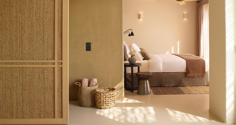Exclusive Suite, 1 King Bed, Terrace, Sea View (Living Room, Pool Access) - Photo 2