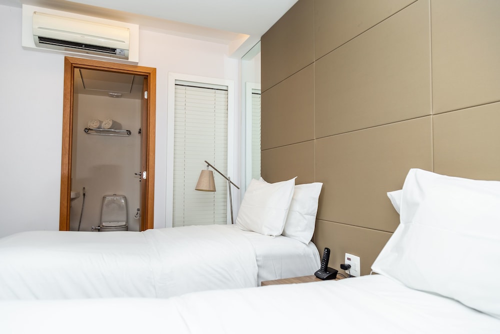 Available room thumbnail 5