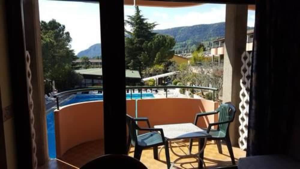 Triple Room, Pool View - Photo 1