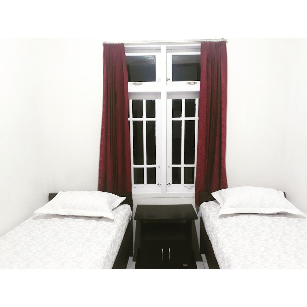 Twin Room - Photo 12