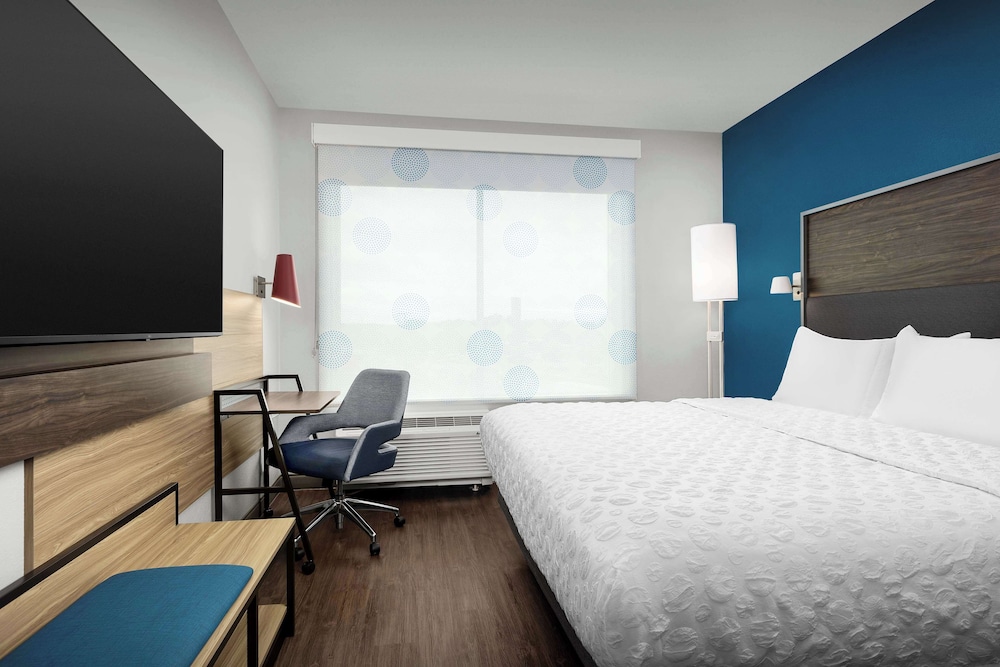Room, 1 King Bed - Photo 3