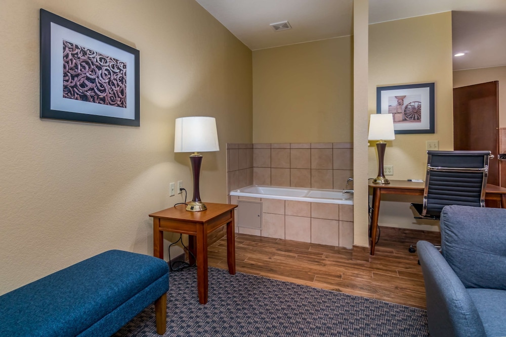 Standard Room, 2 Queen Beds, Accessible, Kitchen photo 1