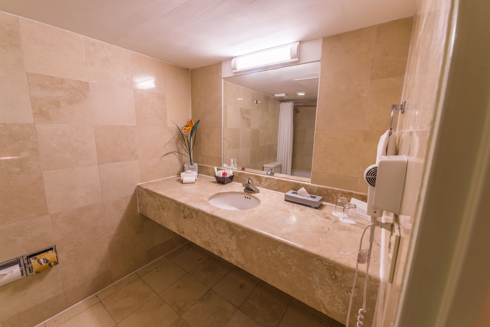 Executive Suite, 1 King Bed, Non Smoking - Photo 3