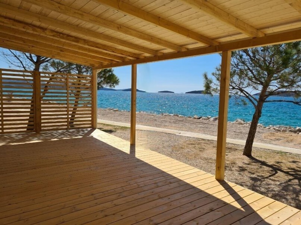 Deluxe Mobile Home, Sea View