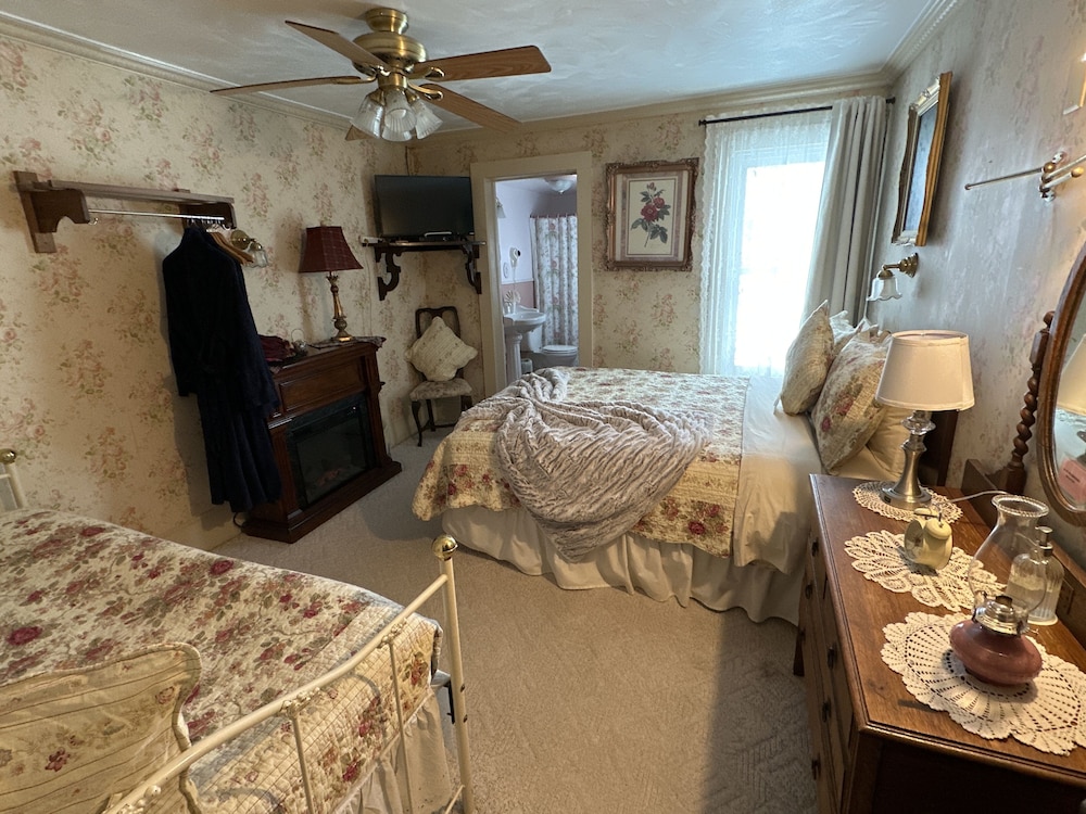 Standard Room, Multiple Beds (Room 3) photo 2