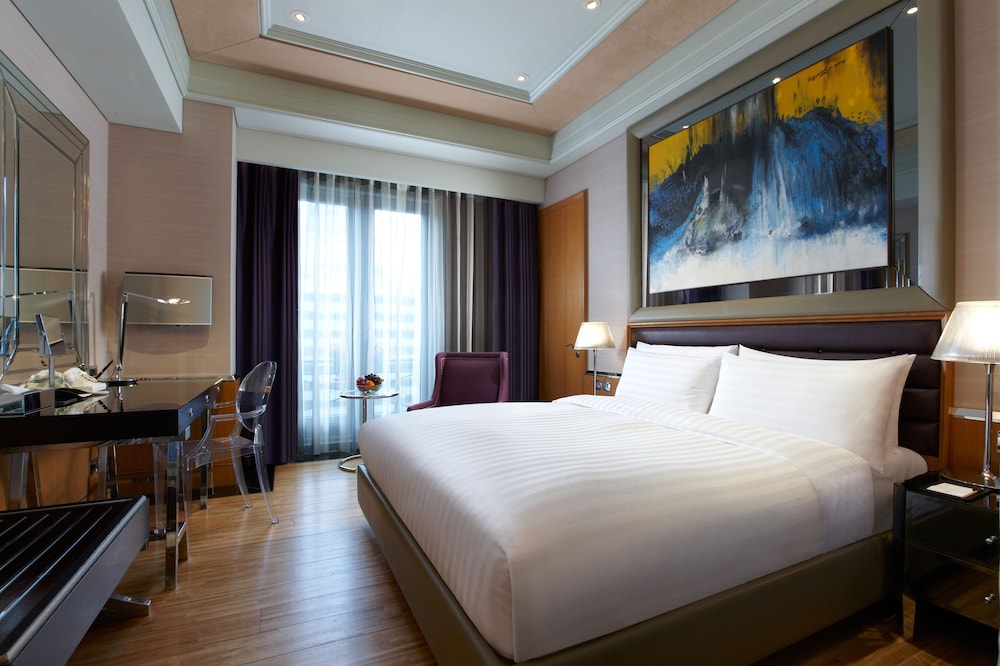 Grand Deluxe Room