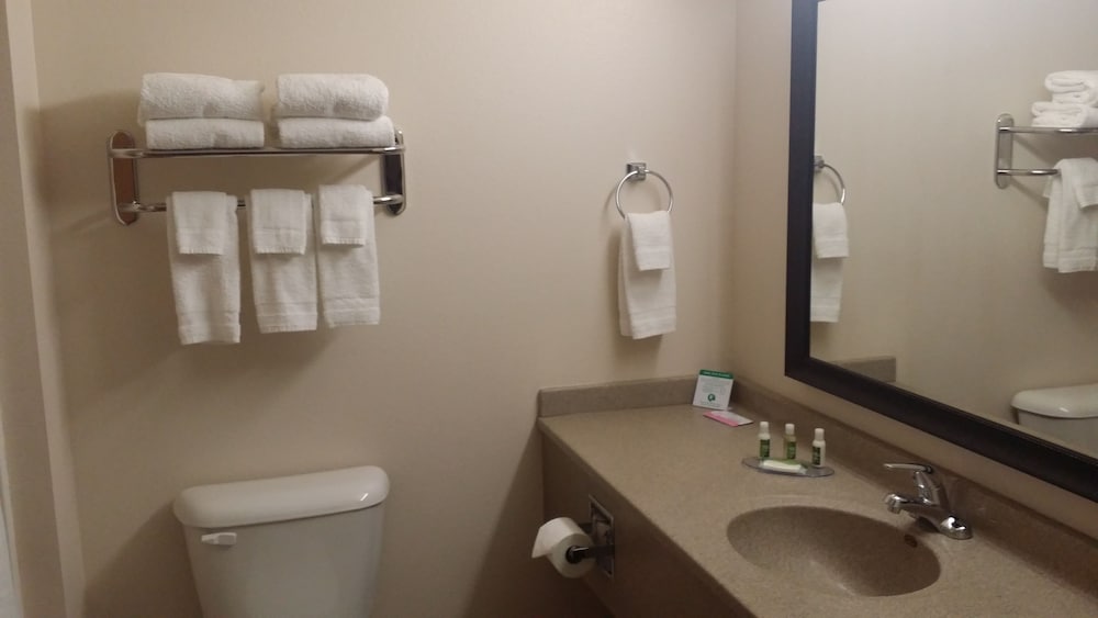 Standard Room, 2 Queen Beds photo 3