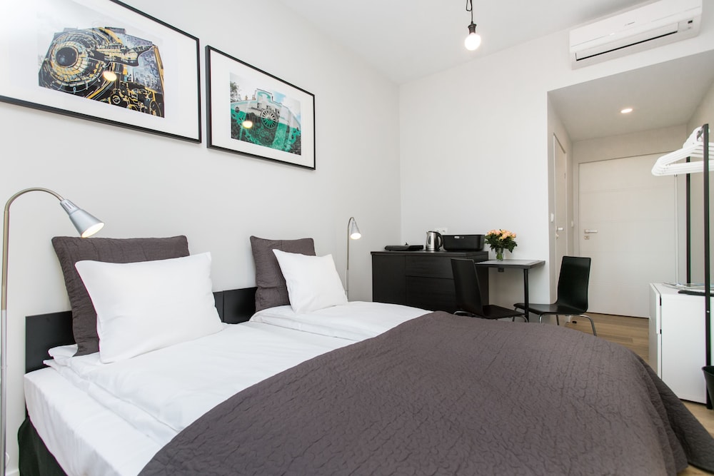 Economy Double Room (3rd Floor No Lift, 9)