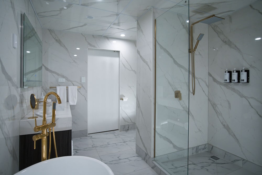 Executive Studio Suite thumbnail 5