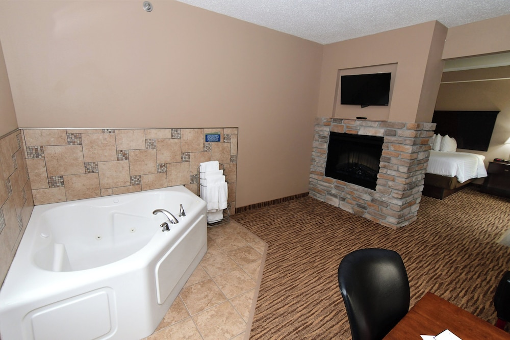 Suite, 1 King Bed with Jacuzzi, Non Smoking photo 1