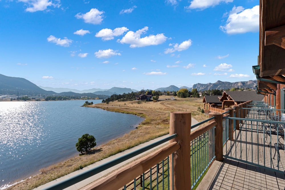 Superior Room, 2 Queen Beds, Balcony, Lake View