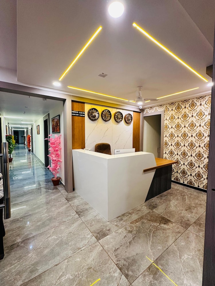 Deluxe Double or Twin Room, City View photo 2