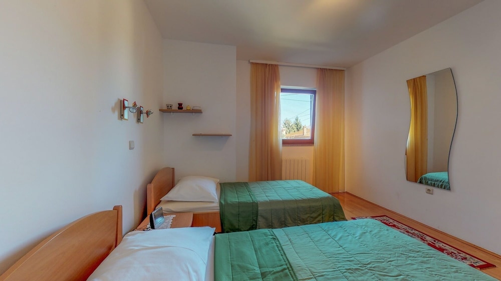 Deluxe Apartment photo 2