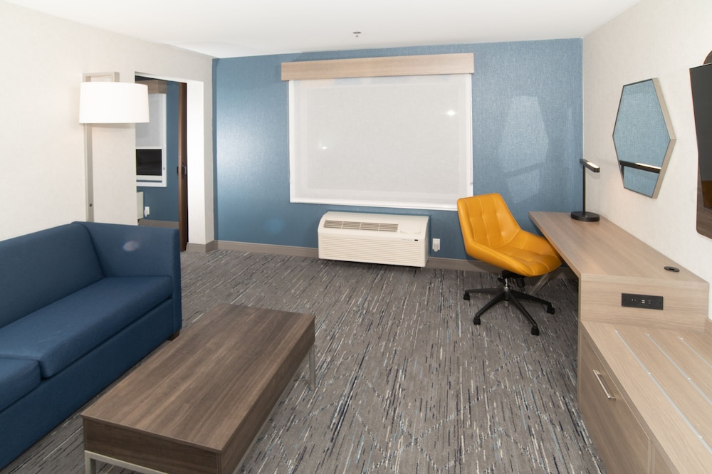 Suite, 1 Bedroom (Soaker Tub) - Photo 6