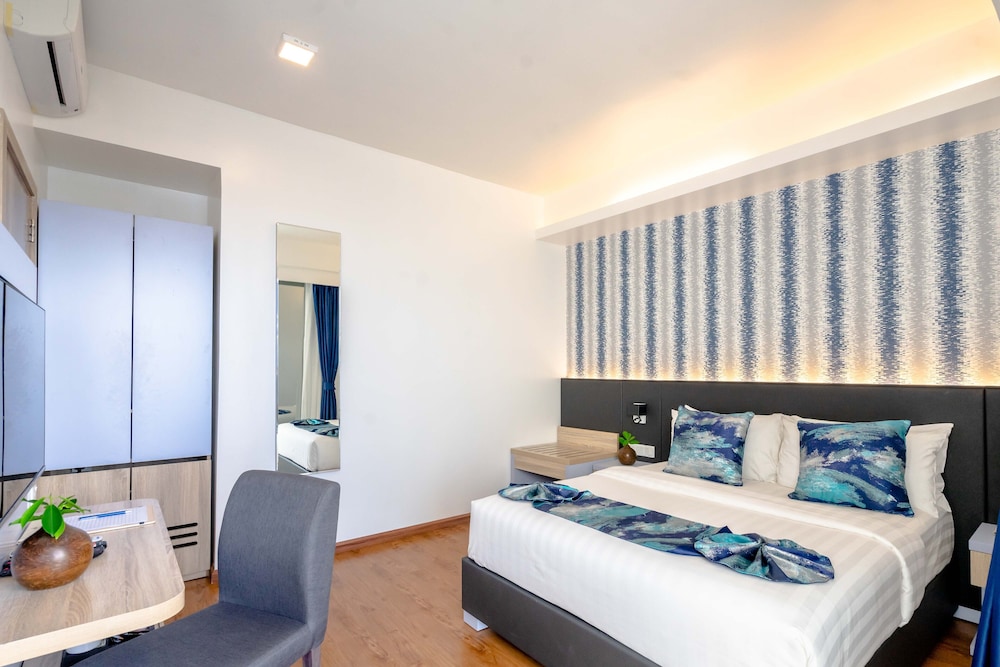 Super Deluxe Room with Balcony and Island View