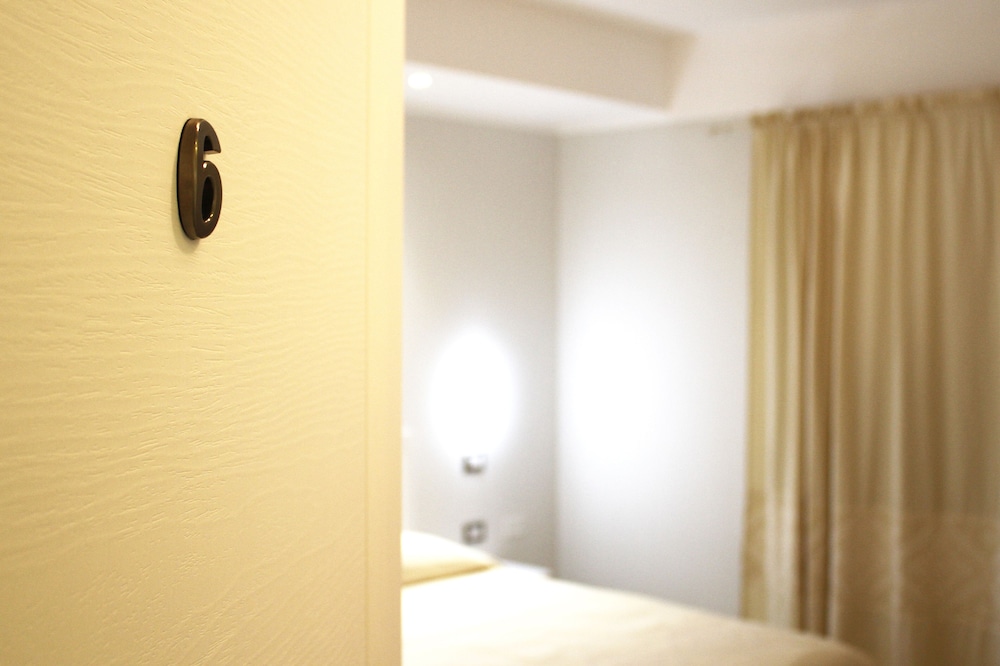 Double Room (6)