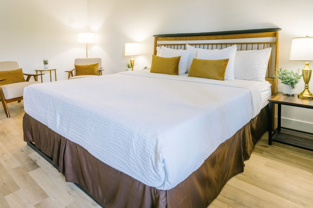 Classic Room, 1 King Bed - Photo 1