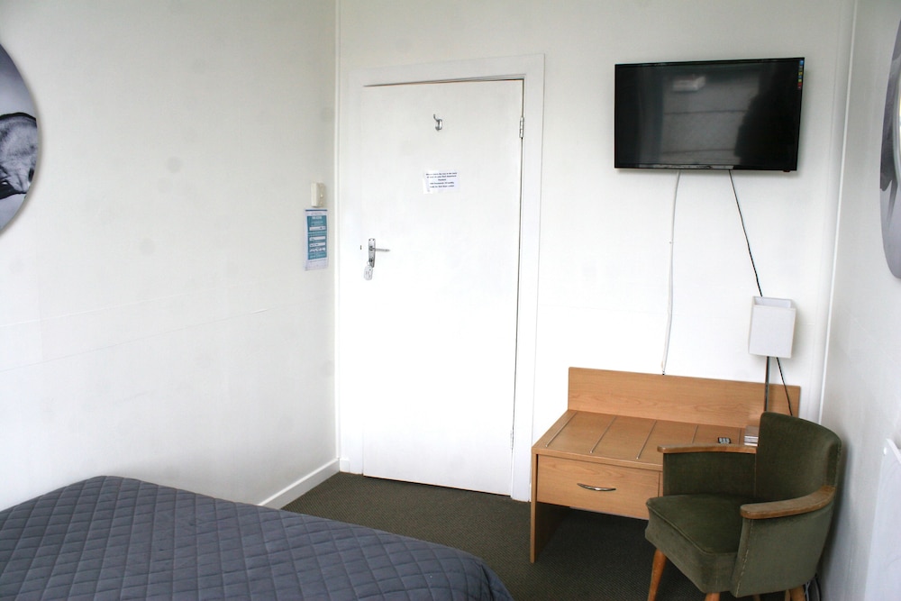 Room 6 Double photo 3