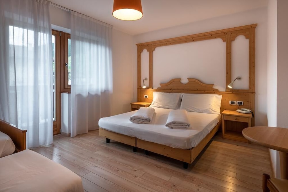 Junior Suite, 1 Queen Bed With Sofa Bed