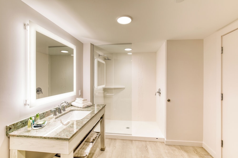 Standard King Room with Ocean View - Photo 4