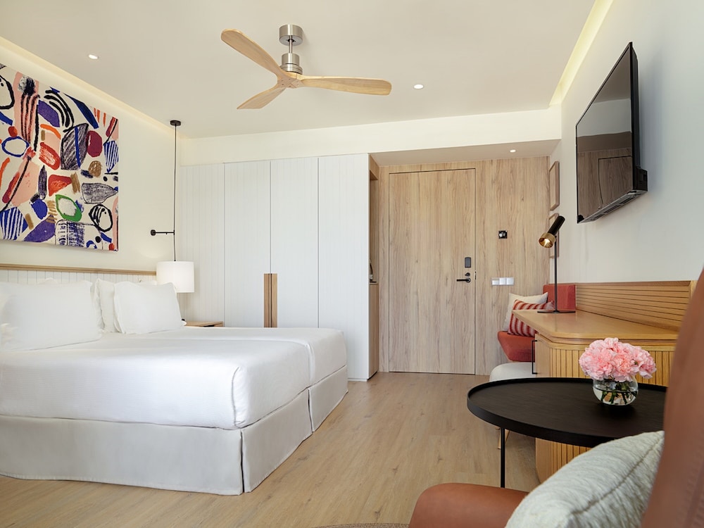 Superior Double Room, Terrace thumbnail 6