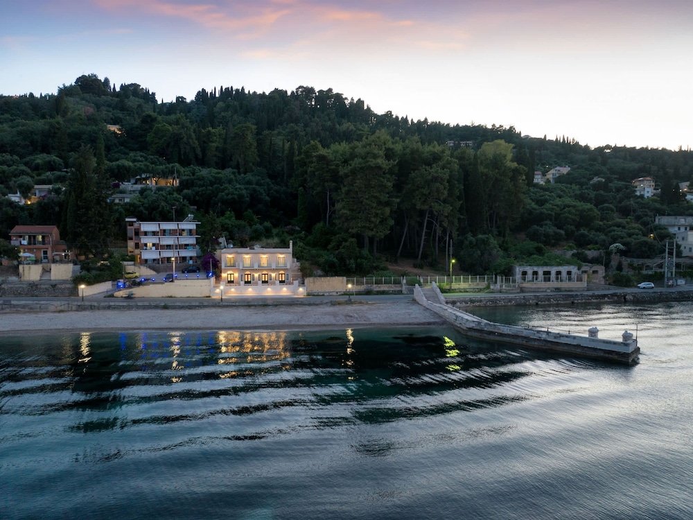 Beachfront Achillion Bay Villa in Corfu, Zdjęcie 9