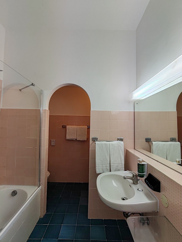 Standard Double or Twin Room, Balcony, Sea View - Photo 4