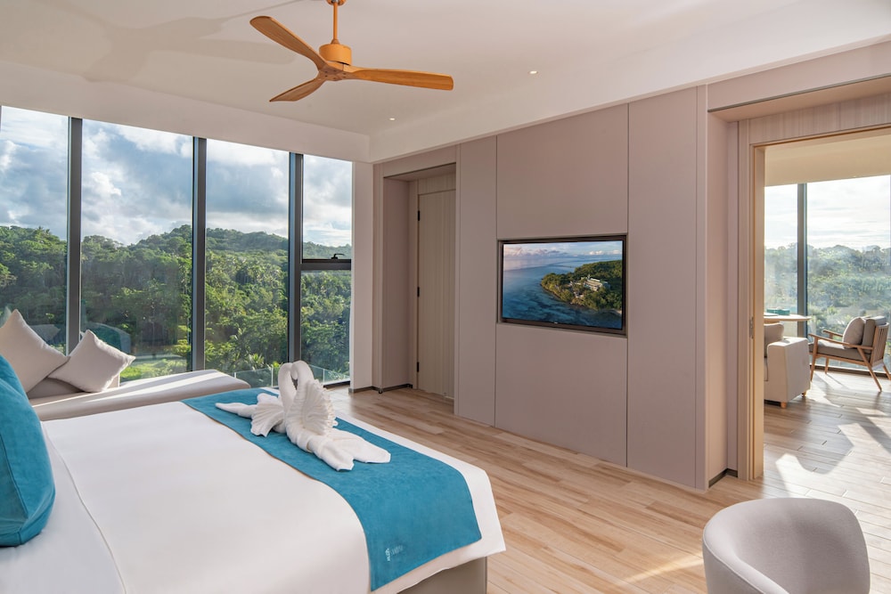 Signature Sunrise Suite - Photo 1