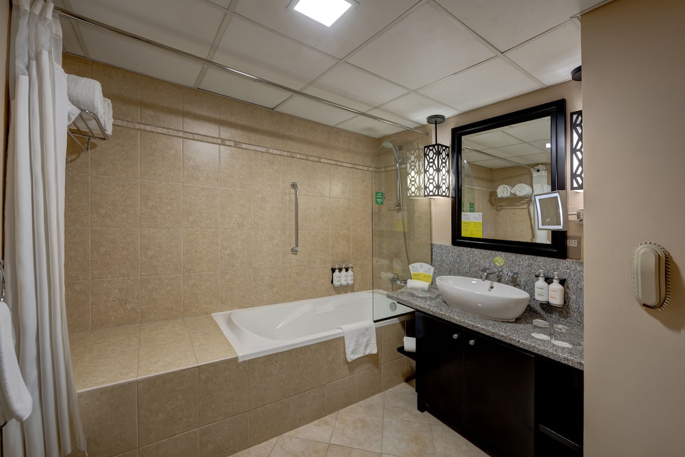 Standard Room, 1 King Bed (Atrium View)
