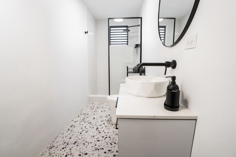 Exclusive Suite, 1 King Bed, Kitchen, Pool View photo 2