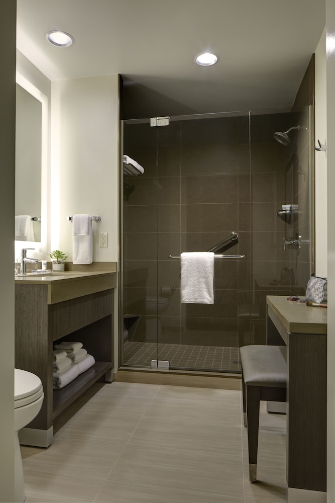 Suite, 1 Bedroom - Photo 5