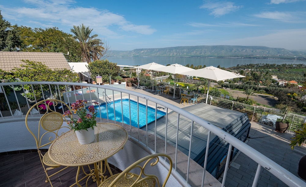 Romantic Studio Suite, Balcony, Lake View