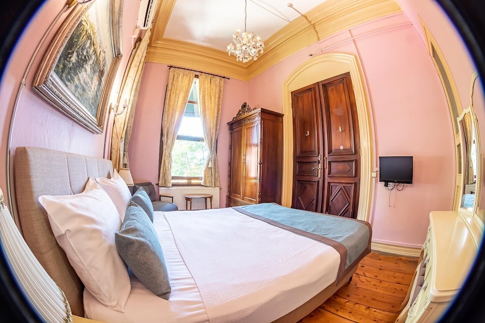 Deluxe Studio Suite, 1 Bedroom, Non Smoking, Partial Sea View photo 2