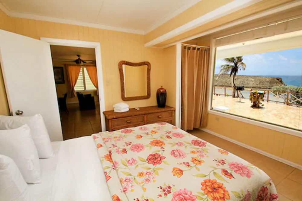 Deluxe Room, 1 Bedroom, Beachfront photo 2
